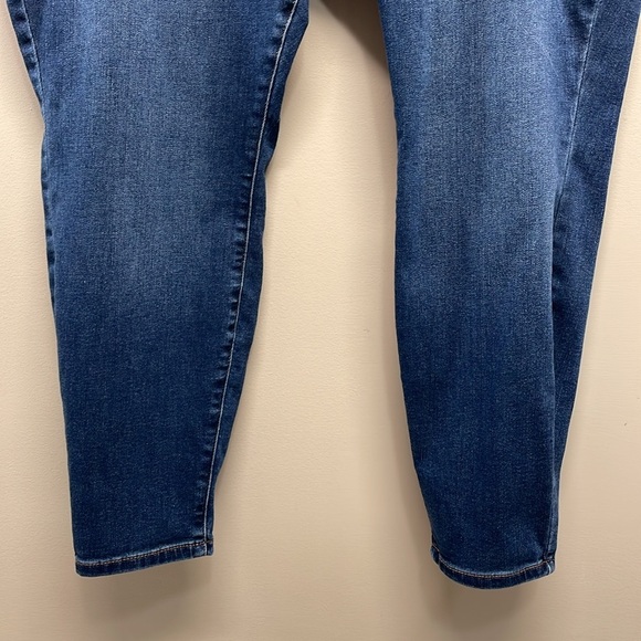 Lane Bryant Flex Magic Waistband Signature Fit Mid Rise Skinny Denim Jeans 22S - Picture 3 of 16